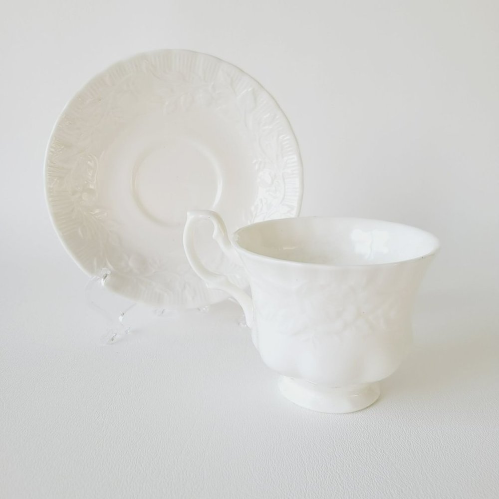 Royal Albert Old English Garden Teacup/Saucer, Elegant White Floral Embossed Cup